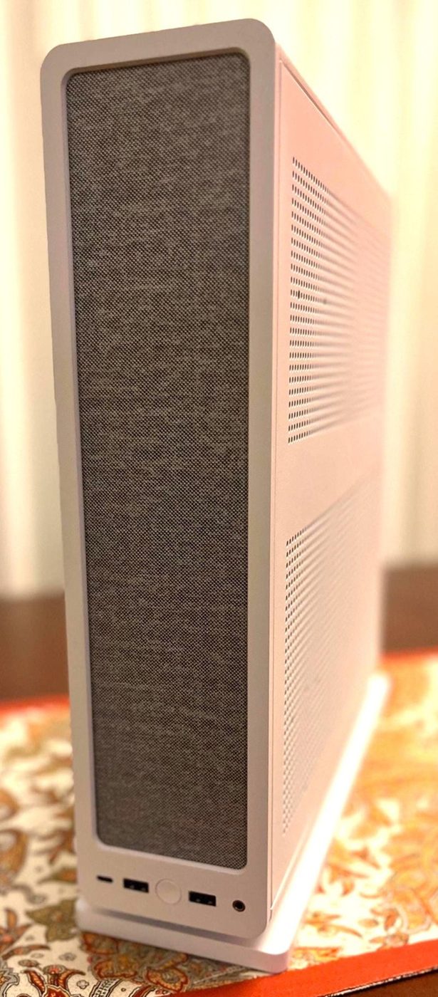 White Fractal Ridge small-form-factor gaming PC with a GeForce RTX 4060 Ti