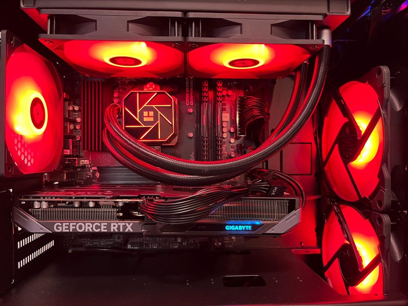 Compact Lian Li Meshcool gaming PC with a GeForce RTX 5060 Ti, built by NG+ GameBuilds
